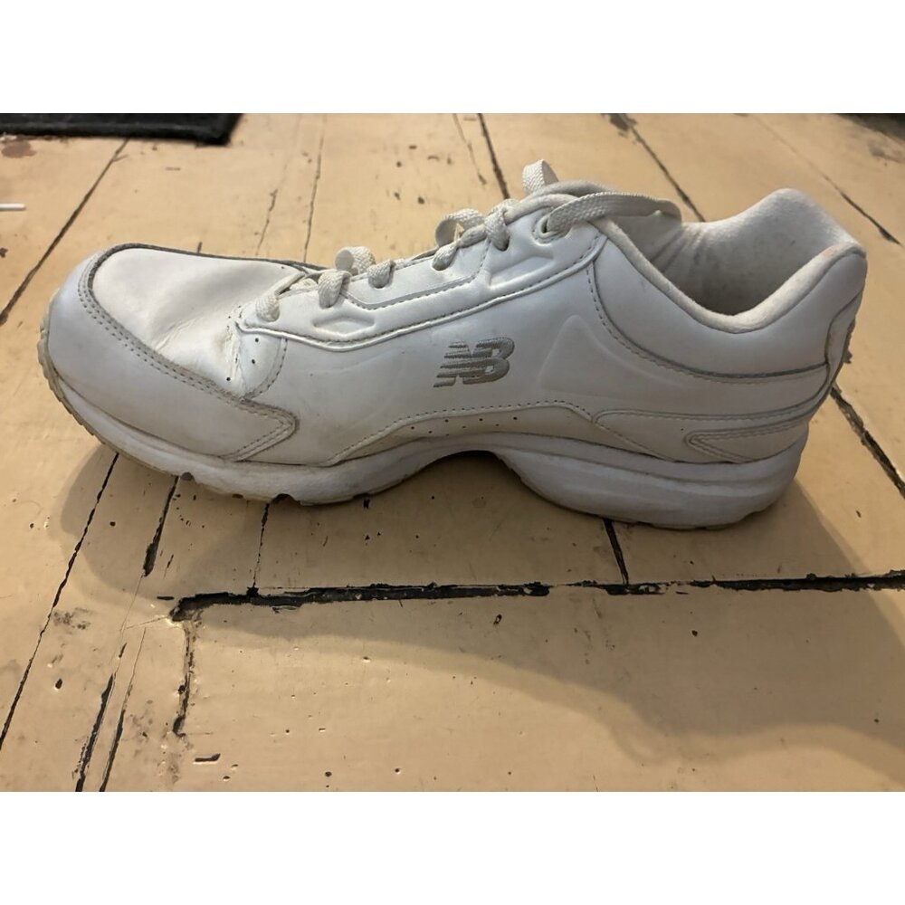 New Balance mens shoes size 9.5 Extra wide 4E white